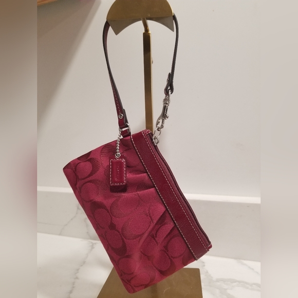 NWOT! Coach Signature C’s Burgundy Red Wristlet - Picture 12 of 12